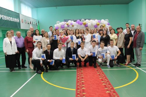 Алексеевские школьники получили аттестаты