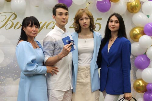 Алексеевские школьники получили аттестаты