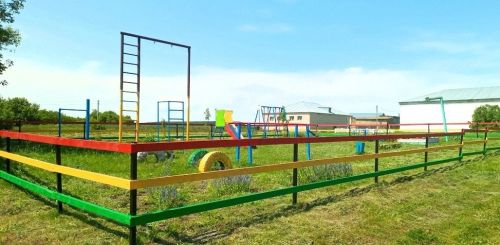 Детская площадка в селе Базяково Алексеевского района : место, где снова звучит детский смех