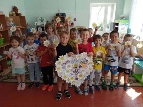 Алексеевские дошкольники отметили День семьи, любви и верности творчеством
