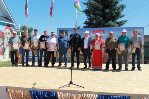 Герои, художники и юбиляры: в Билярске прошёл масштабный праздник