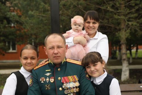 Герой СВО передал в музей сбитые БПЛА: история подвига Ильгиза Ахатова