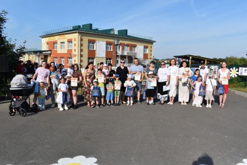 В микрорайоне «Просторный» ярко отметили День семьи, любви и верности