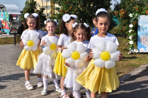 В микрорайоне «Просторный» ярко отметили День семьи, любви и верности