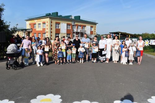 В микрорайоне «Просторный» ярко отметили День семьи, любви и верности