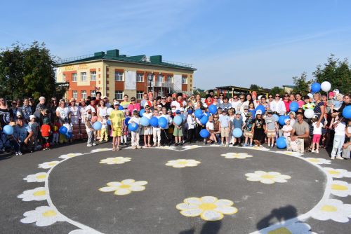 В микрорайоне «Просторный» ярко отметили День семьи, любви и верности