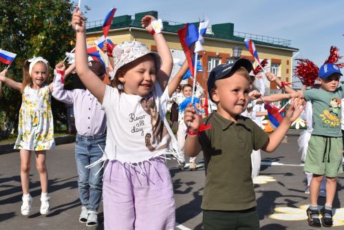 В микрорайоне «Просторный» ярко отметили День семьи, любви и верности