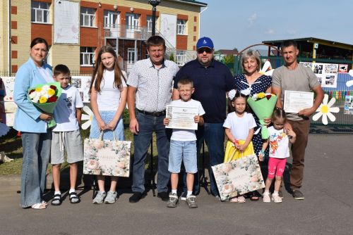 В микрорайоне «Просторный» ярко отметили День семьи, любви и верности