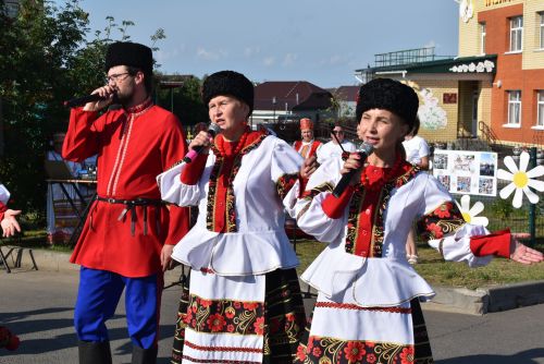 В микрорайоне «Просторный» ярко отметили День семьи, любви и верности
