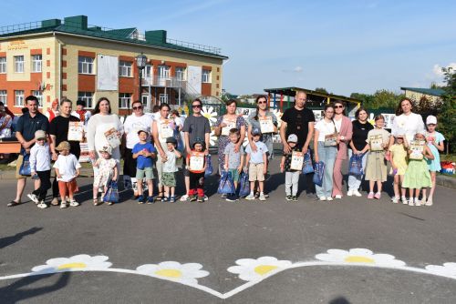 В микрорайоне «Просторный» ярко отметили День семьи, любви и верности