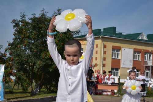 В микрорайоне «Просторный» ярко отметили День семьи, любви и верности