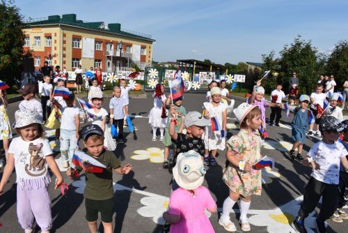 В микрорайоне «Просторный» ярко отметили День семьи, любви и верности