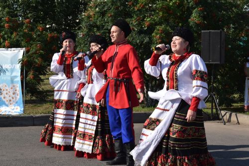 В микрорайоне «Просторный» ярко отметили День семьи, любви и верности