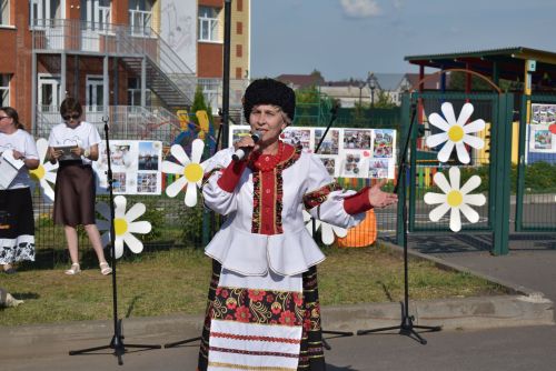 В микрорайоне «Просторный» ярко отметили День семьи, любви и верности
