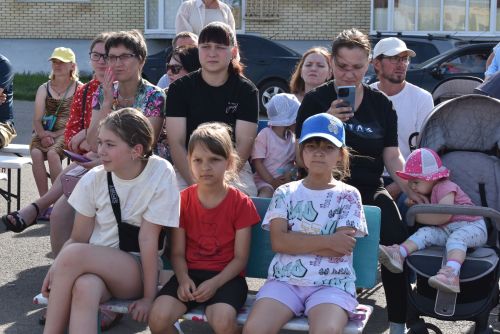 В микрорайоне «Просторный» ярко отметили День семьи, любви и верности