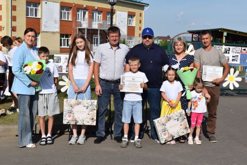 В микрорайоне «Просторный» ярко отметили День семьи, любви и верности