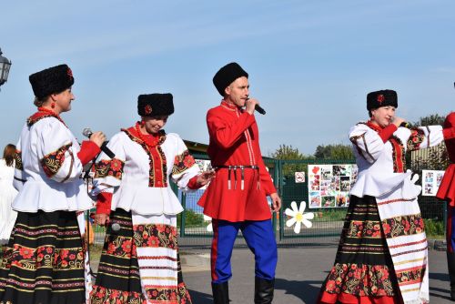 В микрорайоне «Просторный» ярко отметили День семьи, любви и верности