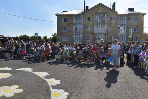 В микрорайоне «Просторный» ярко отметили День семьи, любви и верности