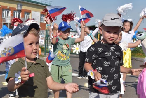 В микрорайоне «Просторный» ярко отметили День семьи, любви и верности