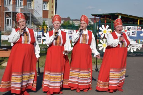 В микрорайоне «Просторный» ярко отметили День семьи, любви и верности