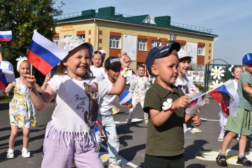 В микрорайоне «Просторный» ярко отметили День семьи, любви и верности