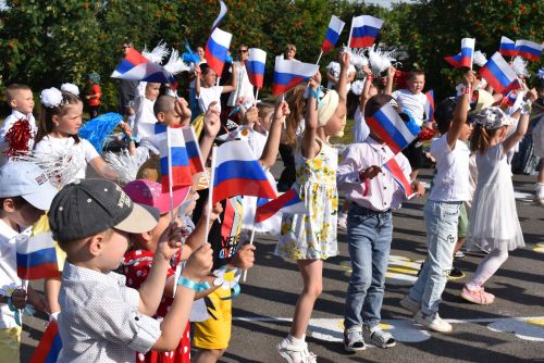В микрорайоне «Просторный» ярко отметили День семьи, любви и верности