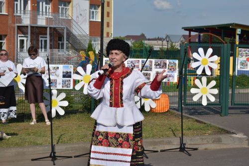 В микрорайоне «Просторный» ярко отметили День семьи, любви и верности