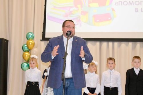 В Алексеевском районе прошла акция «Помоги собраться в школу»