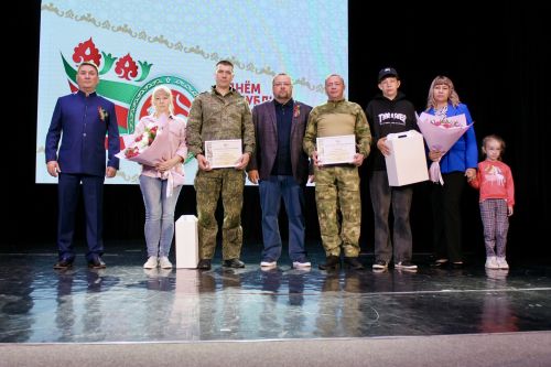 В День республики в Алексеевском наградили активистов района