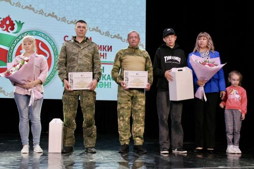 В День республики в Алексеевском наградили активистов района