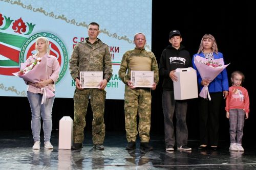 В День республики в Алексеевском наградили активистов района