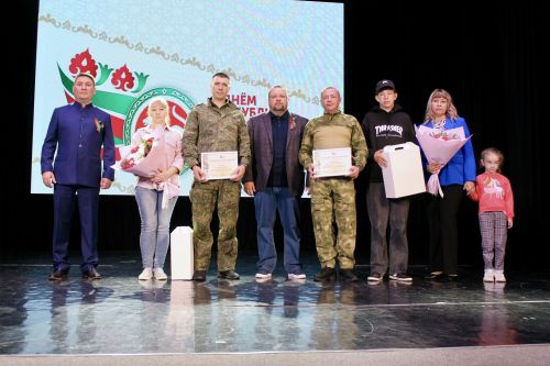 В День республики в Алексеевском наградили активистов района
