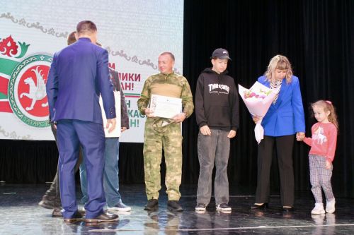 В День республики в Алексеевском наградили активистов района
