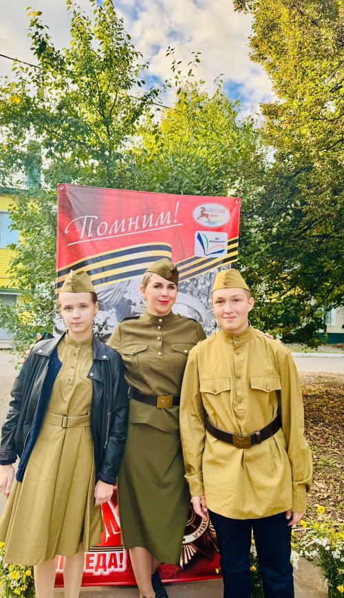 В Алексеевском отметили 80-летие Великой Победы литературным двориком