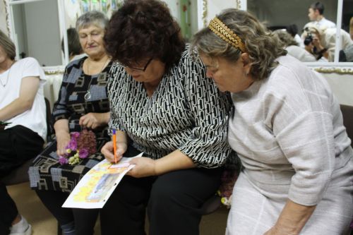 Четыре поколения встретились в приюте «Забота» в канун Дня пожилого человека