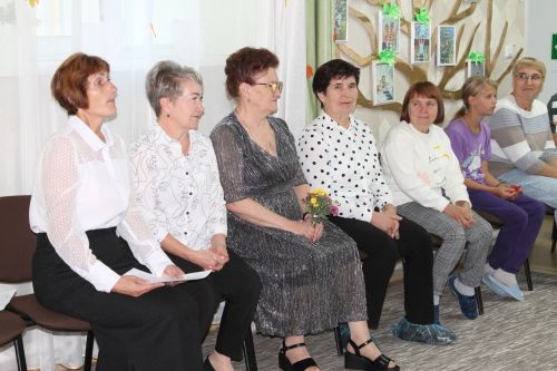 Четыре поколения встретились в приюте «Забота» в канун Дня пожилого человека