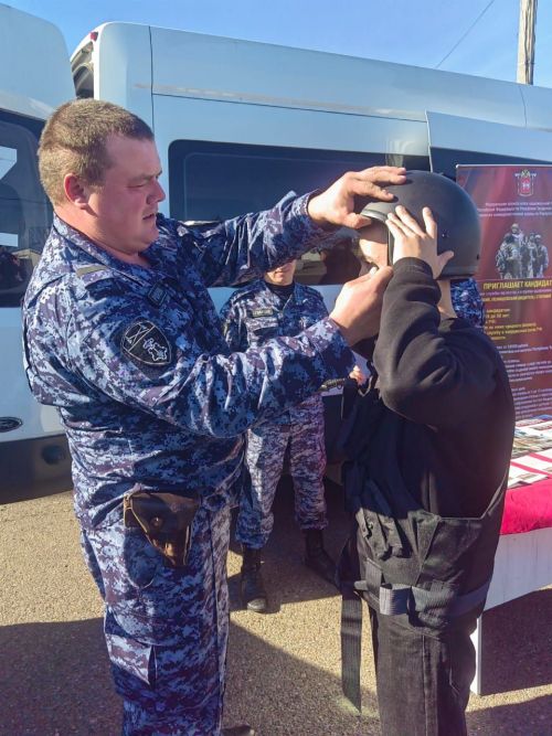 «На службу в Росгвардию»: в Алексеевском прошла агитационная акция для студентов