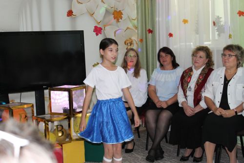 Четыре поколения встретились в приюте «Забота» в канун Дня пожилого человека