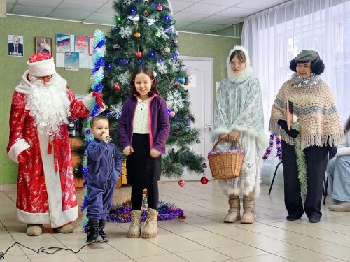 «Новогодний хоровод затей»: праздник волшебства в Нижнетиганском сельском клубе