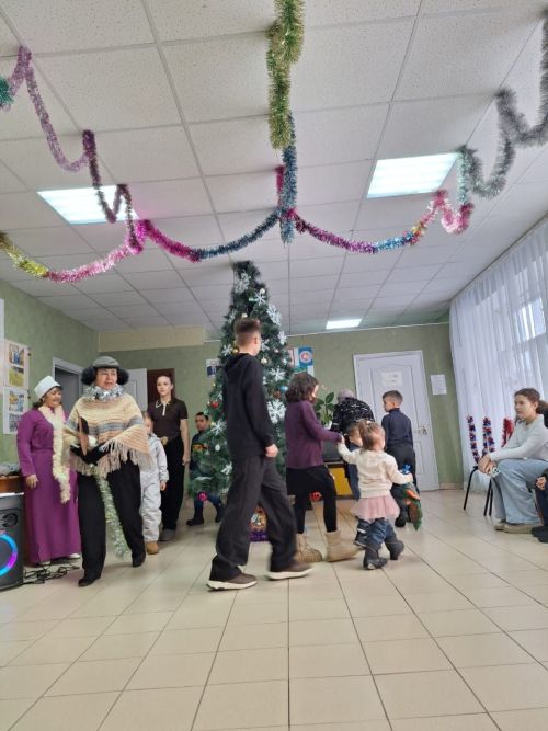 «Новогодний хоровод затей»: праздник волшебства в Нижнетиганском сельском клубе