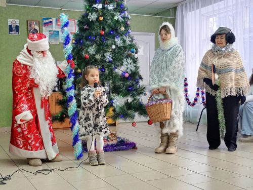 «Новогодний хоровод затей»: праздник волшебства в Нижнетиганском сельском клубе
