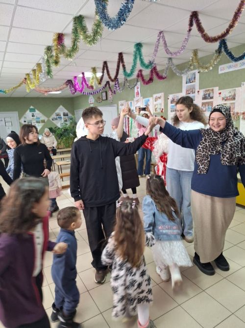 «Новогодний хоровод затей»: праздник волшебства в Нижнетиганском сельском клубе
