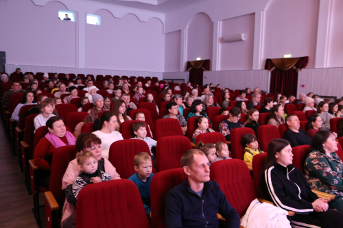 В районном Доме культуры в светлый праздник Рождества Христова состоялось театральное представление «Мелодия Рождества»