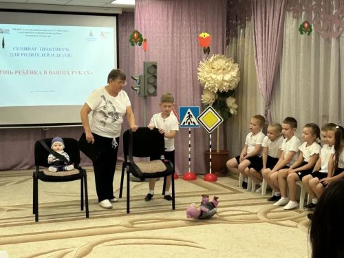 В Алексеевском районе родителям напомнили о безопасности детей в автомобиле