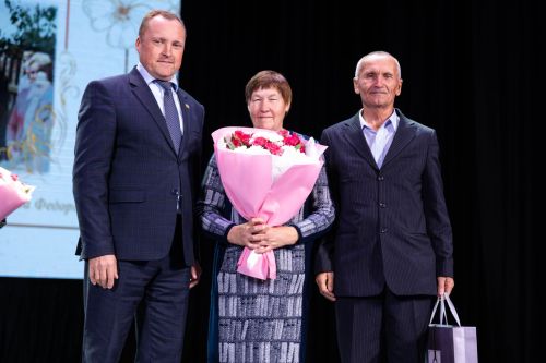В Алексеевском районе поздравили пять пар, отметивших 50 лет брака