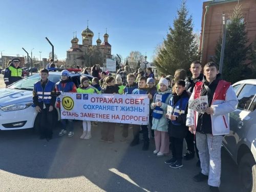 Школьники и студенты Алексеевского напомнили жителям, как «Стать заметнее» на дороге
