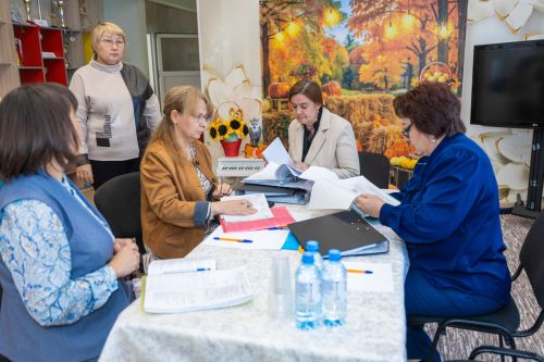 Светлана Захарова посетила школы и приют в Алексеевском районе