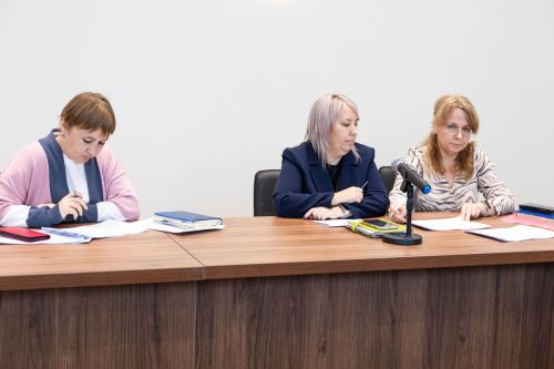 Светлана Захарова посетила школы и приют в Алексеевском районе