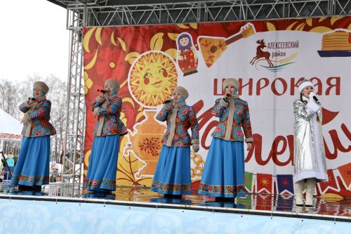 Масленицу отметили на Соборной площади