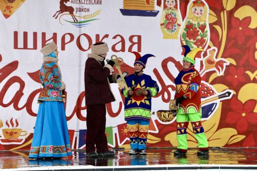 Масленицу отметили на Соборной площади